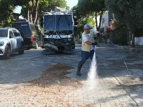 Kuşadası Belediyesi’nden yaz sezonunda yoğun temizlik mesaisi
