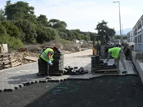 Kuşadası Caferli’de 25 bin metrekarelik yol çalışması başladı
