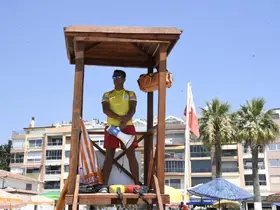 Kuşadası sahillerinde güvenlik ön planda
