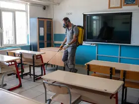 Kuşadası’nda okullar yeni eğitim yılı öncesi ilaçlandı
