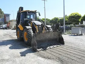 Kuşadası’nda sıcak asfalt çalışması
