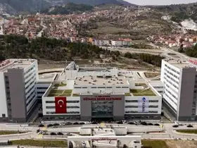 Kütahya Şehir Hastanesi’nde 76 yaşındaki kanser hastasına genel anestezisiz ameliyat
