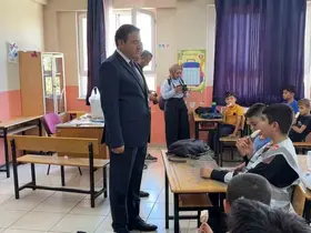 Kütahya Valisi Işın, Yaz Kur’an Kursu öğrencilerinin dondurma çağrısına kayıtsız kalmadı
