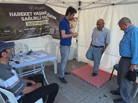 Kütahya’da "Hareket yaşını öğren, sağlıklı yaşa" kampanyası için oluşturulan ölçüm noktası ilgi görüyor
