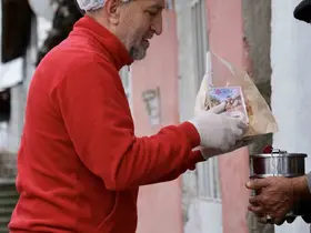 Kütahya’da ihtiyaç sahiplerine sıcak pide dağıtıldı
