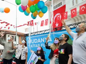 Lösemiyi yenen 11 yaşındaki Ali Demir için binlerce balon göğe yükseldi
