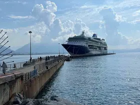 Lüks kruvaziyer bin 765 turist ile Alanya iskelesine demir attı
