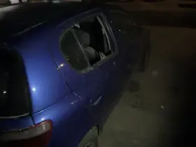 Lüleburgaz’da gece yarısı araçların camları kaldırım taşıyla kırıldı
