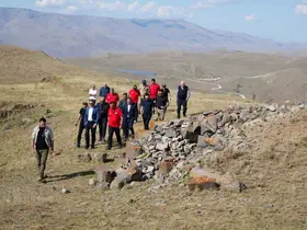 Macera Off-Road Ekibi ve Vali Baruş Bayrak Tepe’de: "Ecdadımızın mirasına sahip çıkalım"
