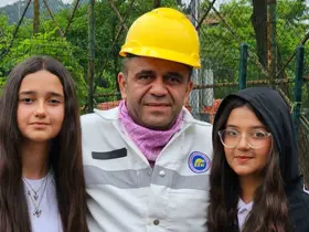 Madenciler, çocuklarının öğrenim gördüğü okulda Babalar Günü’nü kutladı
