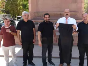 Malatya’da anıttaki figüre pantolonlu tepki
