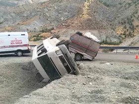 Malatya’da tarım işçilerini taşıyan minibüs devrildi
