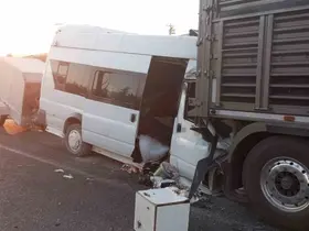 Malatya’da tarım işçilerini taşıyan minibüs tıra çarptı: Yaralılar var
