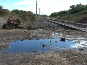Malatya’da yük treni traktöre çarptı: İkiye bölünen traktörün sürücüsü yaralandı
