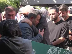 Maltepe’de çöken binada hayatını kaybeden iki kardeş son yolculuğuna uğurlandı
