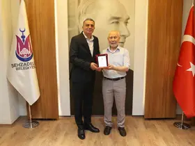Manisa’da 41 bin nikaha imza attı, gözyaşlarıyla veda etti
