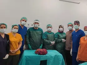 Mardin’de 6 kiloluk böbrek, ameliyatla alındı
