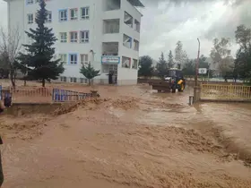 Mardin’de sağanak nedeniyle okulda mahsur kalan 75 öğrenci tahliye edildi
