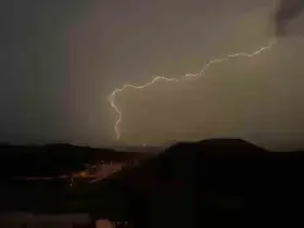 Mardin’de şimşek ve yıldırım görsel şölen oluşturdu
