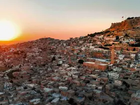 Mardin’in tarihi mekanları izleyenleri kendinden geçirdi

