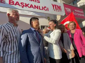 Marmaris Belediye Başkanı Ünlü, CHP’den istifa ederek Yeni Parti’ye katıldı
