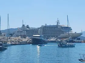 Marmaris Limanı’na iki kruvaziyer gemi demir attı
