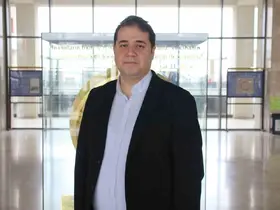 Masa başında uzun saatler geçirenler için "mikro hareket" önerisi
