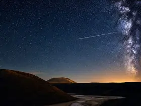 Meke Krater Gölü’nde Perseid meteor yağmuru görsel şölen sundu