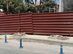 Menteşe’de riskli ağaçlar için kesim ve budama çalışması
