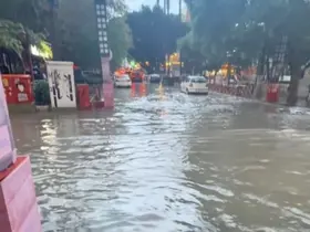 Mersin’de 1 saatlik yağmur taşkına neden oldu
