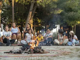 Mersin’de anne ve çocuklar doğayla iç içe kamp yaptı
