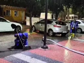 Mersin’de belediye ekipleri taşkın mesaisinde
