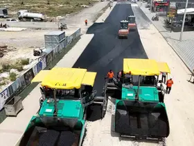 Mersin’de bozulan yollar sıcak asfaltla yenilendi
