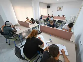 Mersin’de gençler sınavlara okuma salonunda hazırlanıyor
