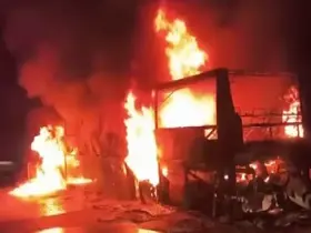 Mersin’de otoyolda seyir halindeki yolcu otobüsü alev alev yandı
