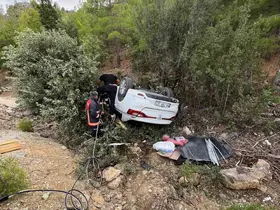 Mersin’de seyir halindeki otomobil devrildi: 1 ağır yaralı
