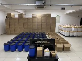 Mersin’de uyuşturucu operasyonu: 6 milyon boş kapsül ve 1 ton 250 kilo ham madde ele geçirildi
