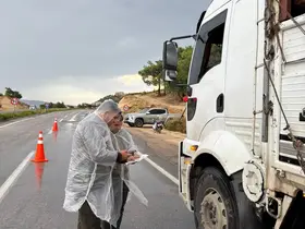 Mersin’de yağışa rağmen orman emvali taşıyan araçlar denetlendi
