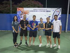 Mersin’de Zafer Bayramı tenis turnuvasında şampiyonlar belli oldu
