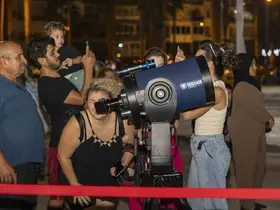 Mersinliler ’tam ay tutulması’nı ilgiyle izledi
