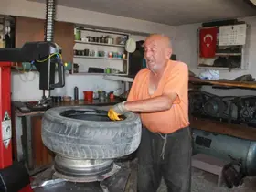 Mesleğe 55 yılını verdi, şimdi çırak arıyor

