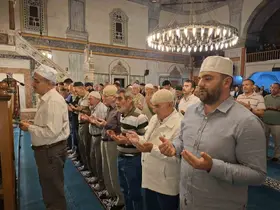 Mevlid Kandili’nde tarihi Çapanoğlu Camii’nde dualar edildi
