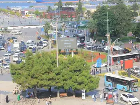 Meydanda trafik yoğunluğu
