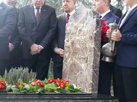 MHP Lideri Bahçeli, Türkeş’in kabrini ziyaret etti
