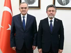 MHP’li Akçay üzüm üreticisinin sözcüsü oldu
