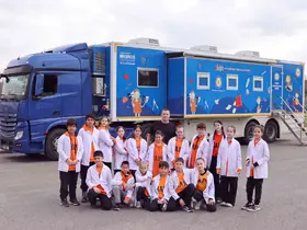 Migros Bilim Ateşböceği Öğrenim Birimi, deprem bölgesindeki çocuklarla buluşuyor
