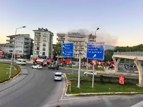 Milas’ta 5 katlı binanın çatısında yangın
