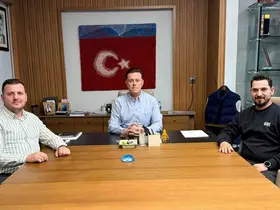 Milletvekili Hatipoğlu, görev süreleri tamamlayan ilçe başkanları ile buluştu
