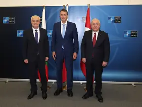 Milli Savunma Bakanı Güler, Romanya ve Bulgaristan savunma bakanlarıyla bir araya geldi
