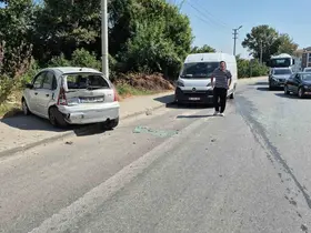 Minibüsle otomobilin karıştığı kazada otomobil yoldan çıktı: 1 yaralı

